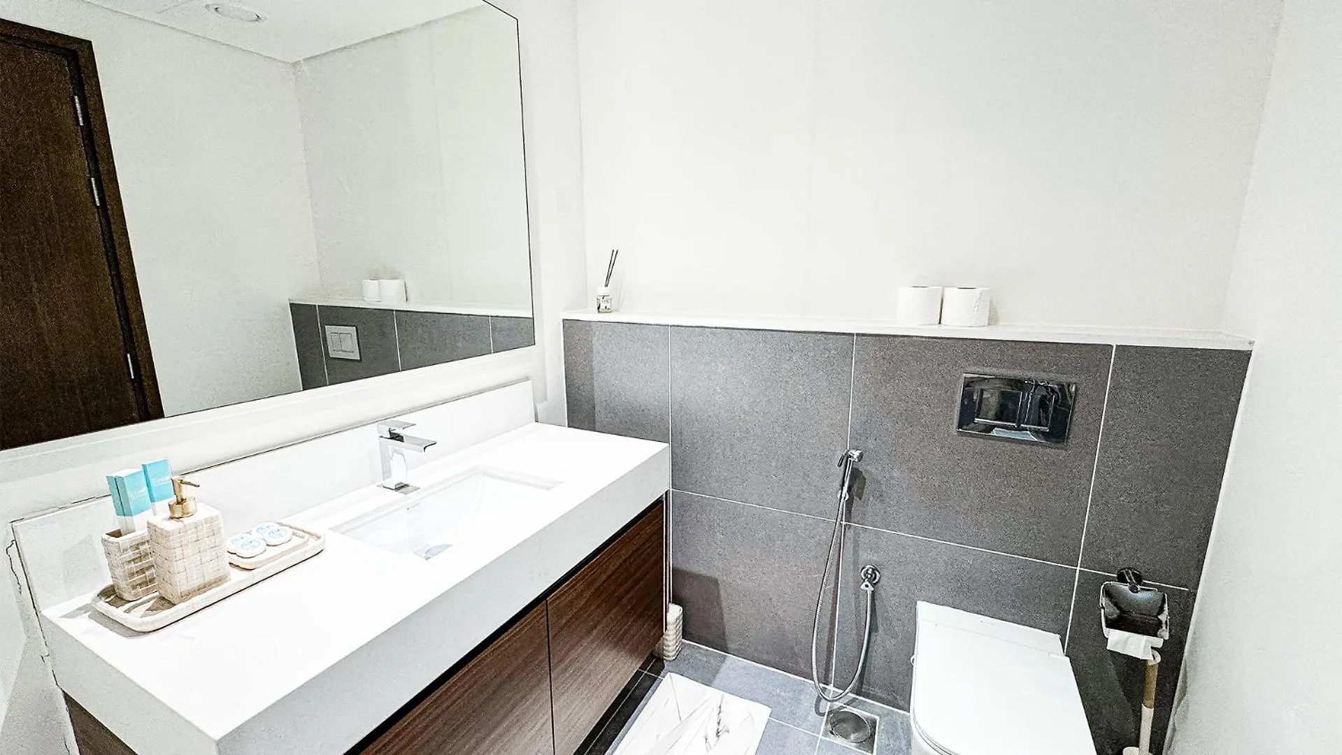 Luxury 2Bhk & Lagoon View Dubai 0*,  United Arab Emirates