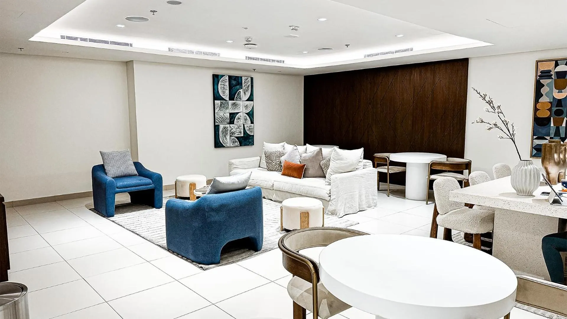 Luxury 2Bhk & Lagoon View Dubai