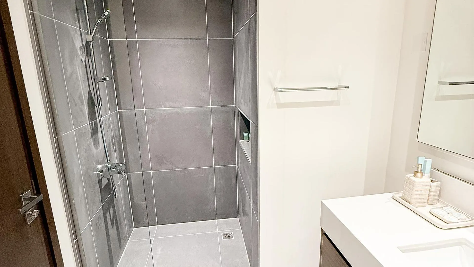 Apartment Luxury 2Bhk & Lagoon View Dubai