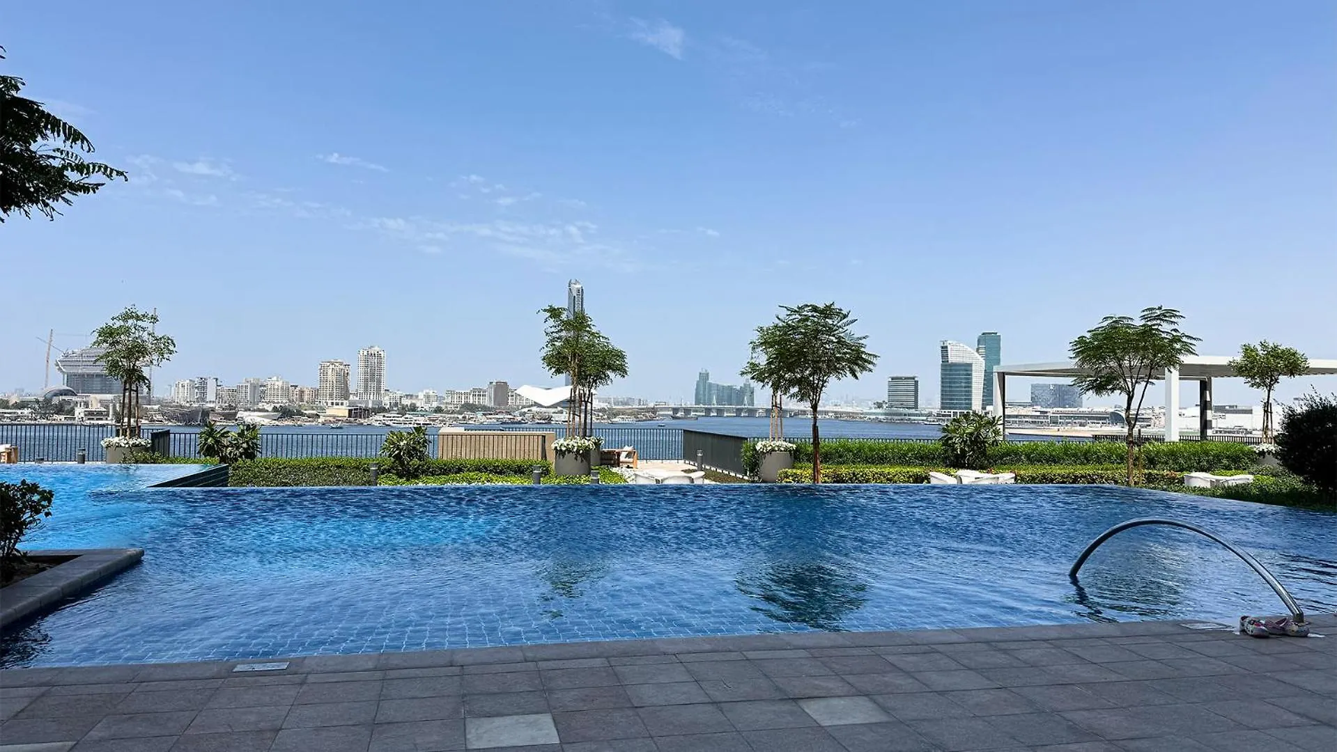Luxury 2Bhk & Lagoon View Dubai